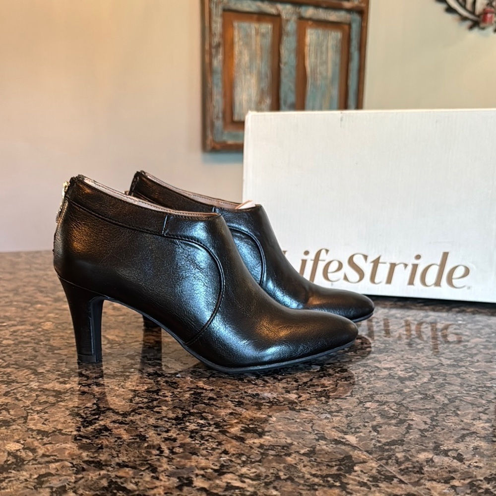 Life Stride Black Heeled Boots Timeless Design NWT 7